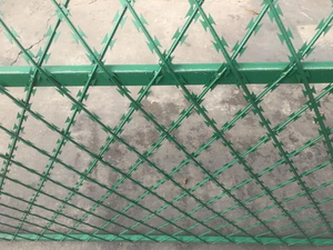 Panneau de <span class=keywords><strong>grillage</strong></span> anti-escalade soudé <span class=keywords><strong>à</strong></span> mailles carrées en forme de losange, en fil d'acier galvanisé - Product Image 3