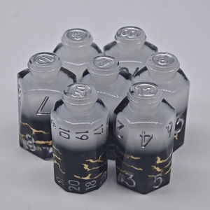 Maßgefertigte Flüssigkern-Würfel/Zweifarbige/Glitzer-Schimmer-Würfel in Würfelförmiger Flasche Polyedrisches Harz-Würfelset - Product Image 5