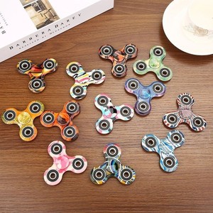 Toupie à doigts électroplaquée à 3 feuilles, jouet gyroscope en plastique pour enfants de 8 à 13 ans, unisexe, toupie de bureau, style unique - Product Image 3