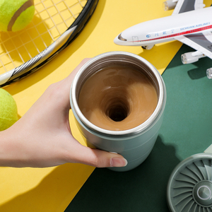 Taza de Café Portátil de Acero Inoxidable con Aislamiento al Vacío y Mezclador Automático para Hombres Ocupados - Product Image 5