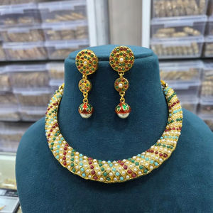 Ensemble de colliers Rajwadi multicolores, look très traditionnel, pour femmes, ensemble de bijoux plaqués or traditionnels. - Product Image 1