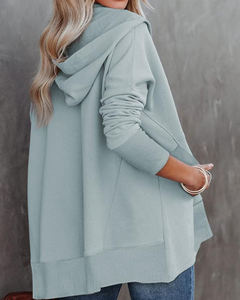 Sweat-shirt à capuche surdimensionné à manches longues en tricot avec poches à logo avant pour femmes de style rétro - Product Image 3