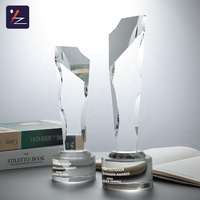 Trophée en cristal facetté en forme de flamme avec base ronde