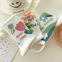 Nouvelles chaussettes blanches pour femmes, mignonnes, motif de fleur de dessin animé, douces et respirantes, en coton, 2023