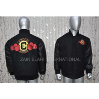 Jaket Varsity Pria Berkualitas Profesional Ukuran Besar untuk Musim Dingin, Lengan Panjang, Bahan Wol Hitam dengan Kulit Sapi dan Kancing