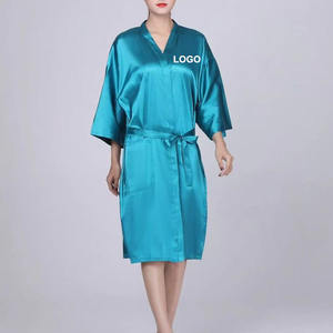 ชุดคลุมกิโมโนแฟชั่นผ้าซาตินโพลีเอสเตอร์100% งานปักโลโก้ตามสั่งสำหรับทำผมสปาความงามแบบไม่ไฟฟ้าสถิต - Product Image 5