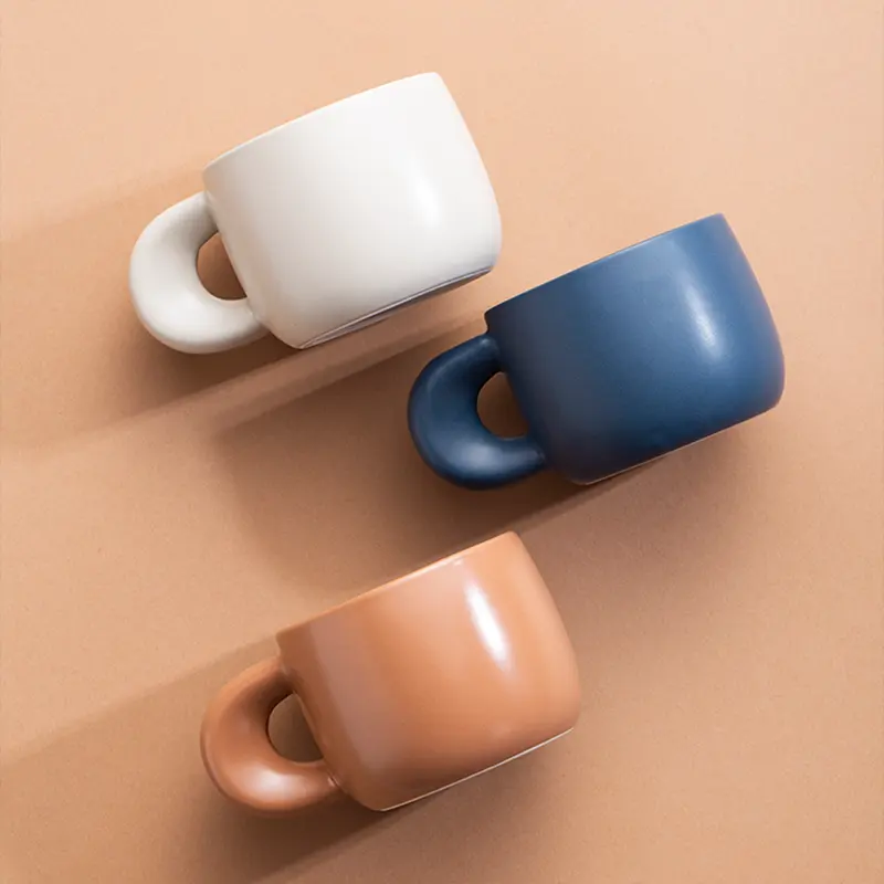 Cangkir Kopi Matte Keramik Gaya Korea Kustom Baru Cangkir Cappuccino Susu Teh Porselen Mug Sarapan Indah dengan Pegangan Kreatif