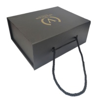 Maßgefertigte Schwarze Faltbare Magnetische Geschenkbox mit Seilgriff Zusammenklappbare Stabile Kleidungsverpackung, Vollständig Anpassbare Druckgröße