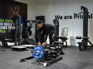 Équipement de fitness professionnel pour salle de sport : Appareil de musculation à charge libre T-Rower avec poignées réglables, pour la musculation de la poitrine en position debout - Product Image 5