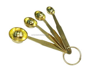 Cucharas medidoras de metal con acabado Chapado en color dorado y diseño grabado perfecto para medir y usar en la cocina elegante - Product Image 1
