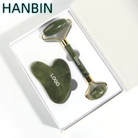 Ensemble de rouleaux de jade Xiuyan et Gua Sha personnalisables avec logo – Outils de massage orthopédiques pour le visage, le cou, les yeux et le corps – Améliore la routine de soin de la peau et le massage du visage