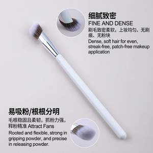 Brocha de Maquillaje en Forma de Diamante, Ultra Suave, con Cerdas Sintéticas y Mango de Madera, Brocha Profesional para Base Líquida - Product Image 2