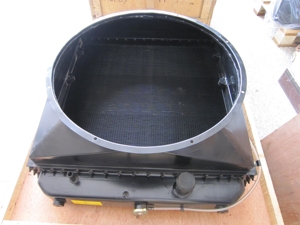Radiateur d'eau pour moteur diesel d'excavatrice-chargeuse 20C0032 – Pièces de machines de construction directement de l'usine - Product Image 2