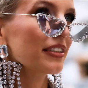 Lunettes de Soleil Niche de Luxe pour <span class=keywords><strong>Femme</strong></span>, Nouveau Style « Light Luxury », Yeux de Chat Incrustés de Diamants, Verres <span class=keywords><strong>Papillon</strong></span> à <span class=keywords><strong>Monture</strong></span> Métallique pour Adulte - Product Image 2