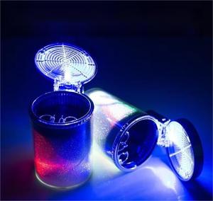 ที่เขี่ยบุหรี่ในรถยนต์แบบแขวนช่องแอร์ ไฟ LED สีสันสดใส ของขวัญแปลกใหม่สำหรับใช้ในบ้าน ขายส่งจากผู้ผลิต - Product Image 1