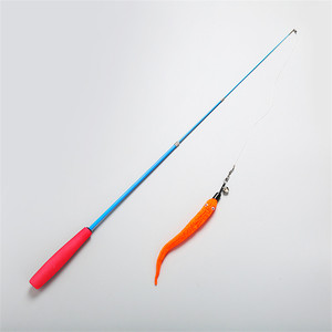 Nouvelle arrivée : Canne à pêche pour chat écologique et extensible avec plume colorée, en fibre de verre et EVA, jouet - Product Image 3