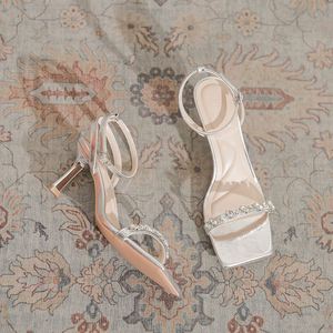 Sandales d'été respirantes en cuir verni rose à bout pointu et talon fin avec bride de cheville ornée de strass - Product Image 3