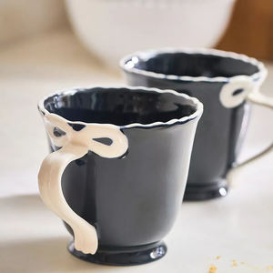 Juego de regalo único con piezas decorativas con lazo, decoración de mesa, artículos para bebidas, taza de café de cerámica personalizada para capuchino y espresso - Product Image 4