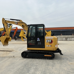 รถขุดตีนตะขาบขนาดเล็ก Caterpillar CAT 305.5E2 มือสอง นำเข้าจากญี่ปุ่น น้ำหนัก 5.5 ตัน พร้อมห้องโดยสารและใบมีดดันดิน สำหรับงานก่อสร้าง - Product Image 1