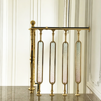 Rampe d'escalier en verre plaqué or de style français moderne et luxueux, adaptée aux villas, garde-corps en aluminium doré pour intérieur