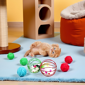 Jouets colorés pour chats : Cages en fil métallique avec plumes, en PP durable, pour l'auto-entretenement des chats et le jeu interactif - Product Image 3