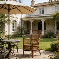 Fauteuil vintage en rotin avec structure en aluminium léger, dossier haut rétro, chaise de bistrot de jardin avec coussin imperméable
