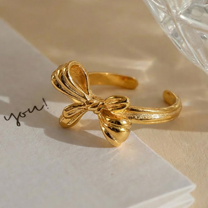 Modischer 18K Vergoldeter Anlaufgeschützter Schleifenring - Verstellbarer Edelstahl-Schmuck für Hochzeit & Party - Product Image 2