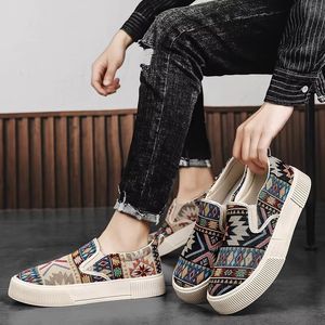 Zapatillas de lona de gran tamaño para hombre, con suela gruesa, versátiles, transpirables, con superficie de tela de colores, informales y modernas. - Product Image 3