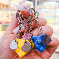 Couples de vente chaude, une paire de crochets, blocs de construction, porte-clés d'amour, porte-clés de la Saint-Valentin, sacs à dos, pendentifs, vente en gros