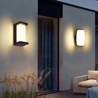 Lampu Dinding Luar Ruangan LED Tahan Air IP65 Lampu Dinding Sensor Gerak PIR AC85-265V Lampu Hias Taman Balkon Teras Rumah Dalam Ruangan