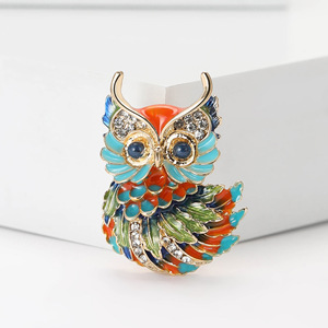 Nuevos broches de búho esmaltados para mujer, alfileres de animales con diamantes de imitación Unisex, decoración de mochila para fiesta, accesorios de ropa - Product Image 5