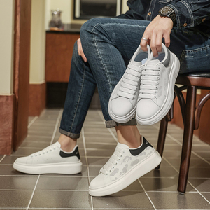 <span class=keywords><strong>Scarpe</strong></span> <span class=keywords><strong>Sportive</strong></span> Bianche Allacciate Antiscivolo con Rialzo Interno e Suola Spessa per Primavera Autunno Inverno 2026 - Modello Caldo e di Tendenza - Product Image 1