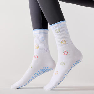 Chaussettes de sport antidérapantes pour femmes, logo personnalisé, jacquard, volants, grip, chaussettes de Pilates - Product Image 4