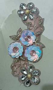 Patchs perlés à la main brodés de paillettes de qualité supérieure Nouveau design pour robes de mariée et vêtements décoratifs disponibles pour l'exportation - Product Image 4