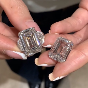 <span class=keywords><strong>Bague</strong></span> de fiançailles à trois pierres en diamant de laboratoire taille émeraude 10 carats, or blanc 18 carats, couleur D, clarté VVS, pour <span class=keywords><strong>femme</strong></span>, grande <span class=keywords><strong>bague</strong></span> en diamant - Product Image 4