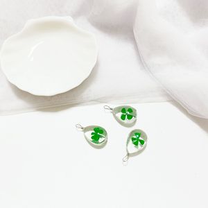 Fiori pressati essiccati sfusi a forma di quadrifoglio per collane, ciondoli fai da te, charm per la creazione di gioielli, bracciali e portachiavi - Product Image 2