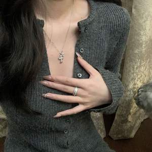 สร้อยคอเงินแท้ S925 ดีไซน์ 'หัวใจแตก' สำหรับวัยรุ่นหญิง ประดับโบว์เงินและมุก สร้อยคอหวานๆ สไตล์สาวหวาน - Product Image 5