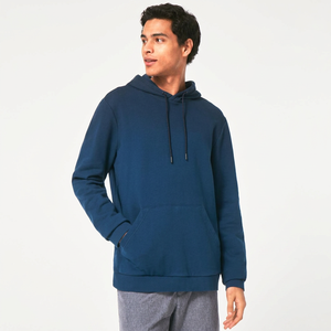 Sudaderas con capucha para hombre de algodón de textura suave, que ofrecen un elemento esencial de moda moderna mientras mantienen los llaves seguros en atuendos informales. - Product Image 1
