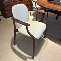 Chaise de salle à manger en bois massif, rétro, élégante, légère et luxueuse, pour usage domestique, durable, simple, design.