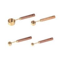 Ensemble de cuillères et tasses à mesurer en acier inoxydable avec manche en bois d'acacia, plaqué or, résistant aux hautes températures, antidérapant, huit pièces pour la maison