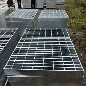 <span class=keywords><strong>Grille</strong></span> en acier forgée pour piscine, cheminée, allée, avec 4 canaux, 50x50, pour charge lourde, pour mezzanine, personnalisable, économique, pour applications chimiques et piscinaires. - Product Image 1