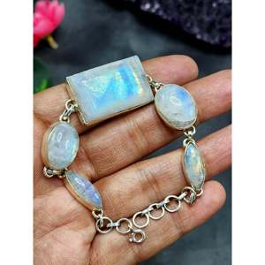 Pulsera de Piedra Lunar Arcoíris - Abraza la Serenidad y la Energía Femenina Divina 134 quilates - Product Image 1