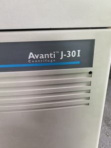 צנטריפוגה משומשת מדגם <span class=keywords><strong>Beckman</strong></span> <span class=keywords><strong>Coulter</strong></span> Avanti J30I מופעלת עבור ציוד מעבדה לחלקים - Product Image 2