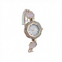 Montre à quartz pour femme exquise, avec breloque trèfle à quatre feuilles, bracelet télescopique en acier inoxydable, cadran en strass, résistance à l'eau 3 ATM, automatique