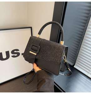 Sac fourre-tout rétro en cuir PU pour femme, style punk européen, sac bandoulière pour femme - Product Image 4