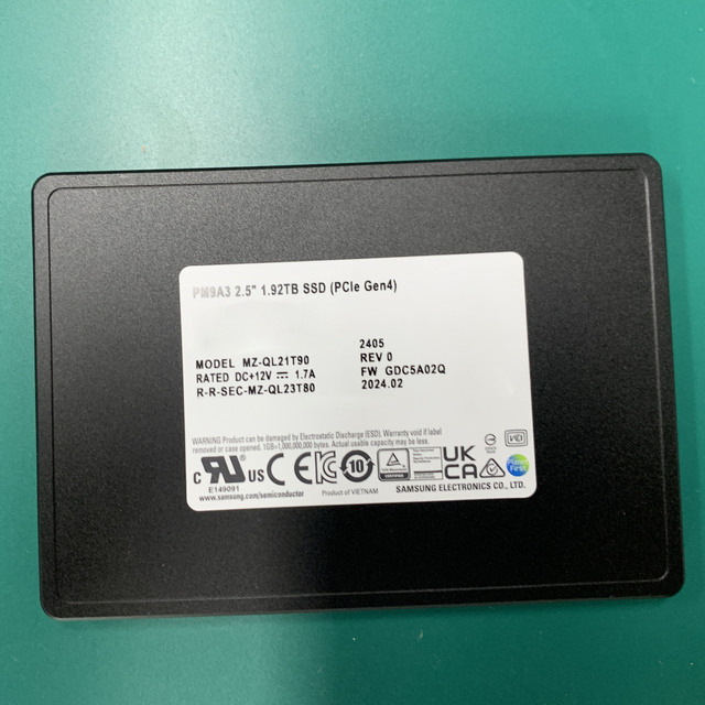 Factory Price High Performance 1.92TB Internal U.2 PCIe 4.0 NVMe Enterprise SSD 7200 RPM AI Server Data Center Storage Free Serv