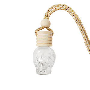 Gran oferta, botella de Perfume colgante de coche decorada con calavera de 8ml, difusor colgante recargable con logotipo personalizado con tapón de rosca embalado en cartón - Product Image 3