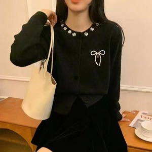 Cardigan en tricot à manches longues pour femmes élégantes avec nœud de fleurs en perles, col rond, vente en gros de chandails en tricot à la mode - Product Image 5