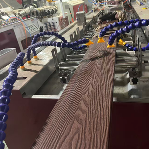 Plancher en WPC pour extérieur à grain de bois parfait, revêtement de sol en WPC gaufré, plancher composite de 140 mm, panneau en bois brossé pour jardin - Product Image 3