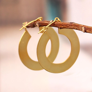 Magnifiques boucles d'oreilles créoles ouvertes minimalistes modernes en argent plaqué, légères et élégantes pour femmes - Product Image 1